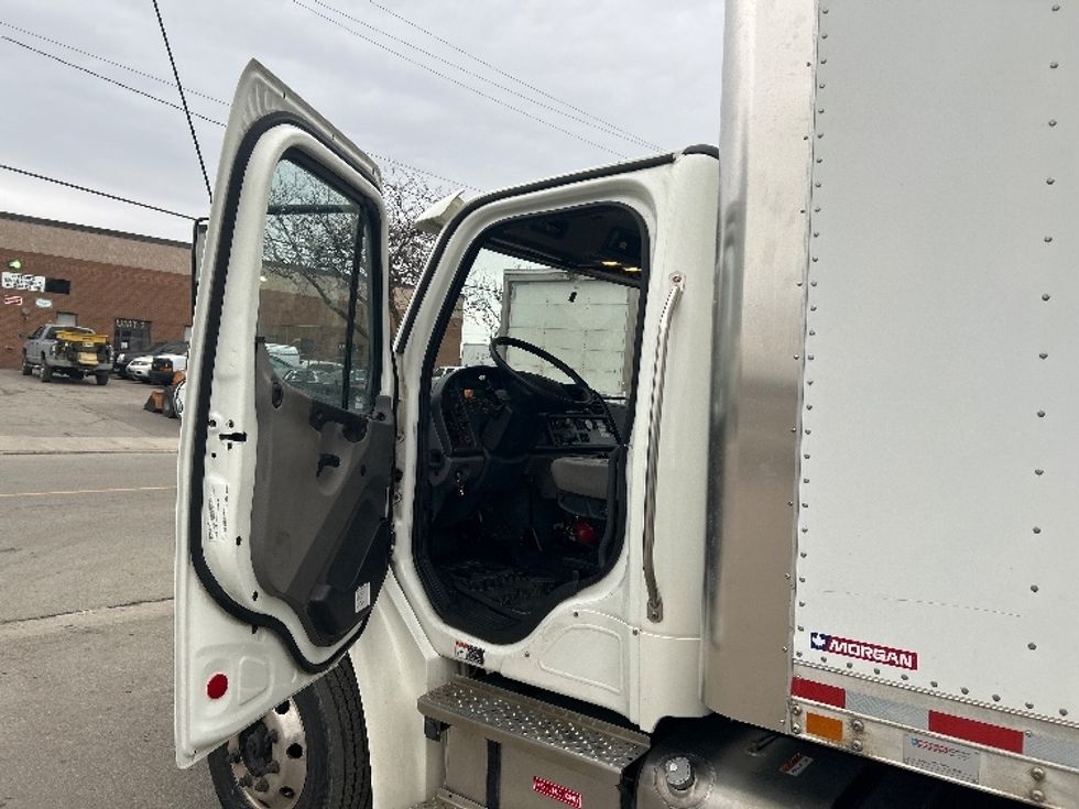 Medium Duty Box Truck-Light and Medium Duty Trucks-Freightliner-2021-M2-Mississauga-ON-133,119\n\t\tkm-$ 84,000 - Image 15