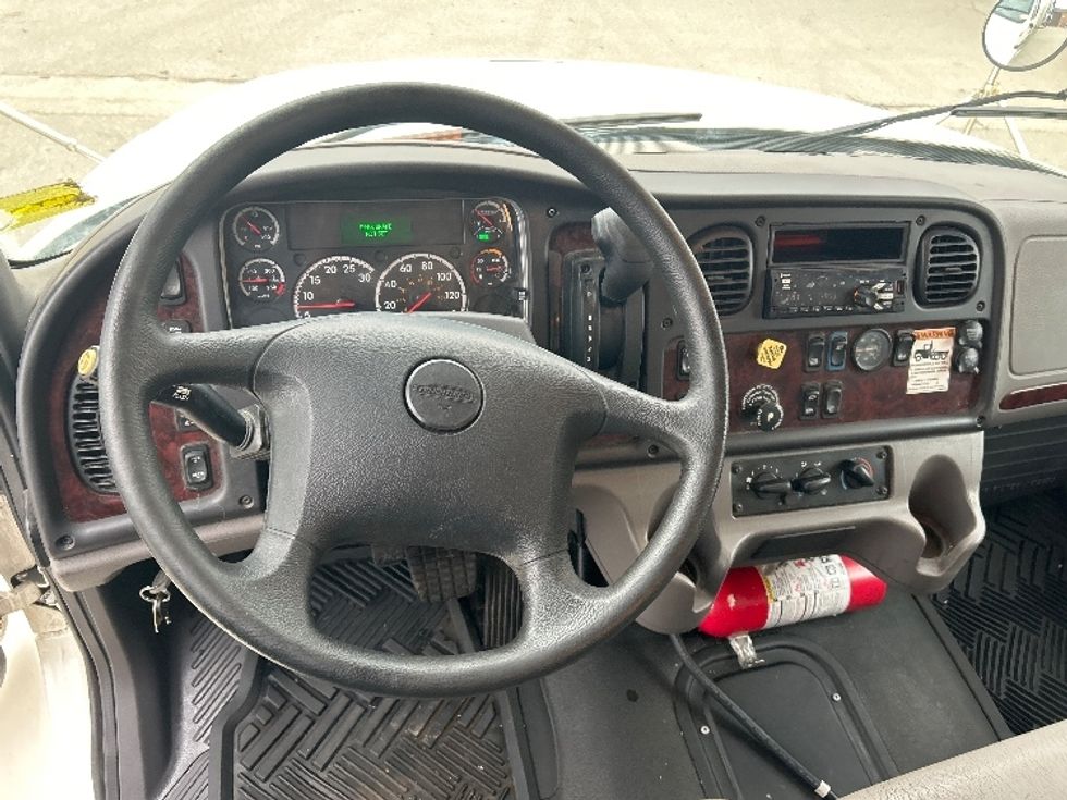 Medium Duty Box Truck-Light and Medium Duty Trucks-Freightliner-2021-M2-Mississauga-ON-133,119\n\t\tkm-$ 84,000 - Image 17