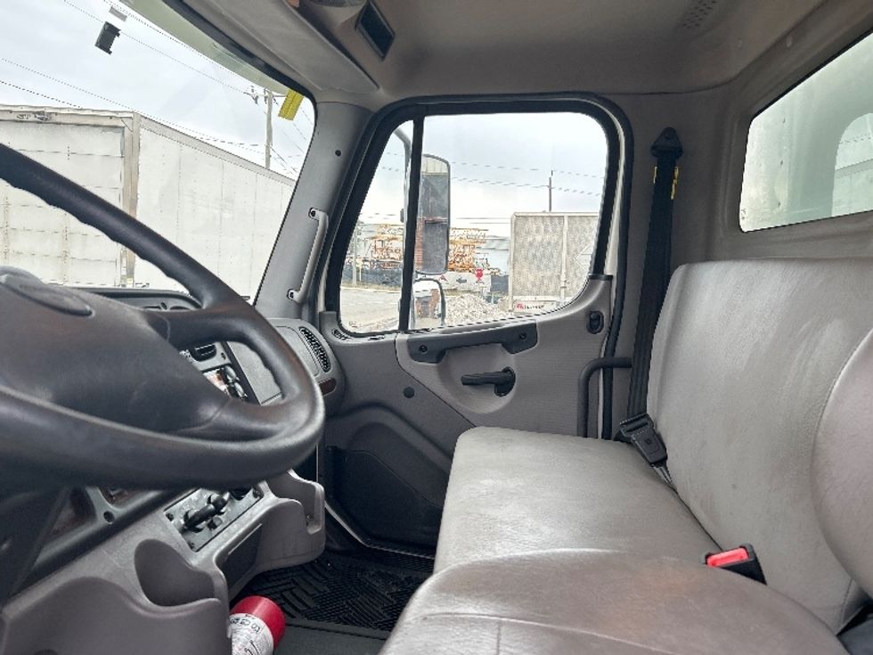 Medium Duty Box Truck-Light and Medium Duty Trucks-Freightliner-2021-M2-Mississauga-ON-133,119\n\t\tkm-$ 84,000 - Image 18
