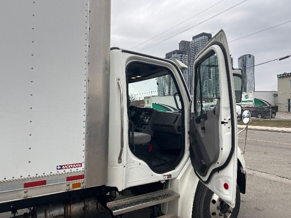 Medium Duty Box Truck-Light and Medium Duty Trucks-Freightliner-2021-M2-Mississauga-ON-133,119\n\t\tkm-$ 84,000 - Image 19