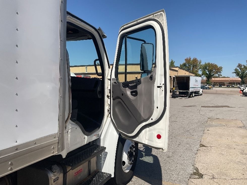 Medium Duty Box Truck-Light and Medium Duty Trucks-Freightliner-2021-M2-Moberly-MO-181,893\n\t\tmiles-$ 68,000 - Image 20