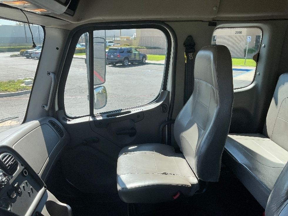 Medium Duty Box Truck-Light and Medium Duty Trucks-Freightliner-2021-M2-Montebello-CA-292,792\n\t\tmiles-$ 45,500 - Image 19