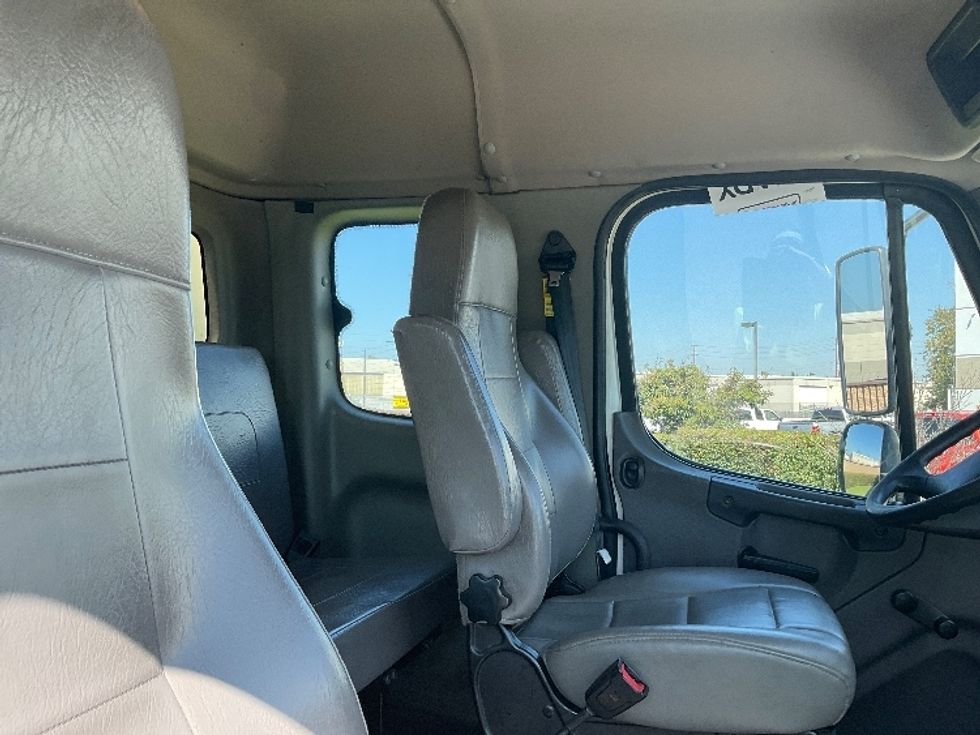 Medium Duty Box Truck-Light and Medium Duty Trucks-Freightliner-2021-M2-Montebello-CA-292,792\n\t\tmiles-$ 45,500 - Image 22