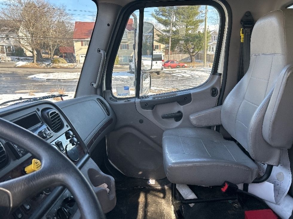 Medium Duty Box Truck-Light and Medium Duty Trucks-Freightliner-2021-M2-Montgomery-NY-154,736\n\t\tmiles-$ 56,000 - Image 19