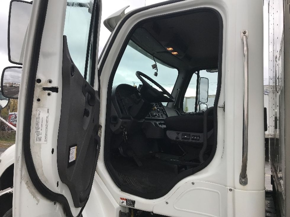 Medium Duty Box Truck-Light and Medium Duty Trucks-Freightliner-2021-M2-Montreal-PQ-360,026\n\t\tkm-$ 78,750 - Image 16