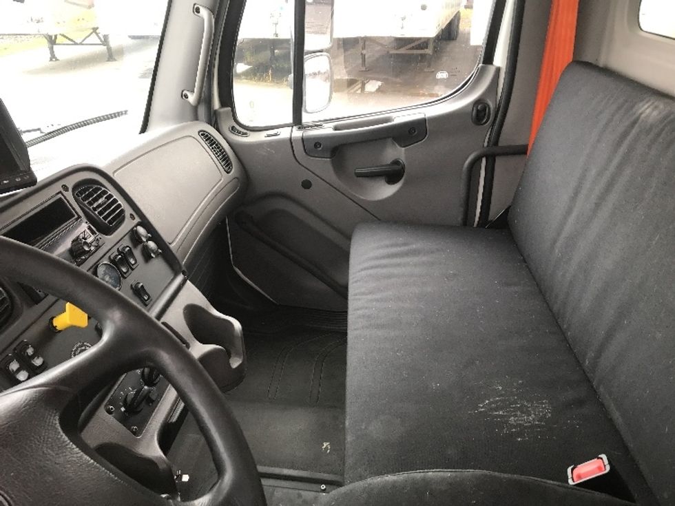 Medium Duty Box Truck-Light and Medium Duty Trucks-Freightliner-2021-M2-Montreal-PQ-360,026\n\t\tkm-$ 78,750 - Image 17