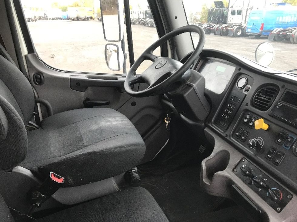 Medium Duty Box Truck-Light and Medium Duty Trucks-Freightliner-2021-M2-Montreal-PQ-360,026\n\t\tkm-$ 78,750 - Image 22