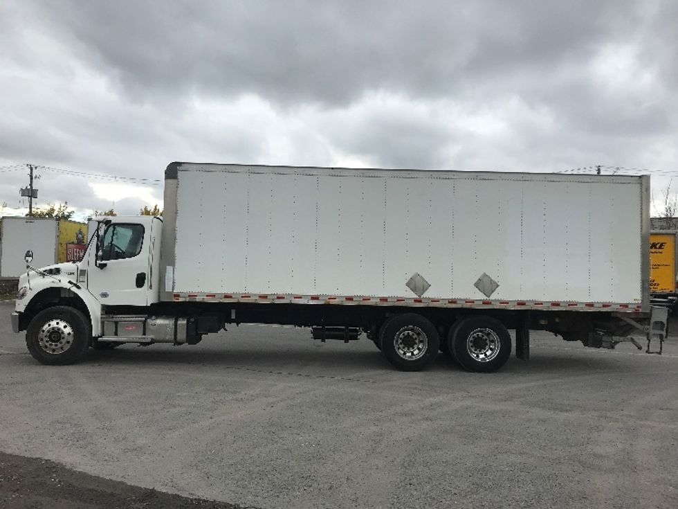 Medium Duty Box Truck-Light and Medium Duty Trucks-Freightliner-2021-M2-Montreal-PQ-360,026\n\t\tkm-$ 78,750 - Image 4