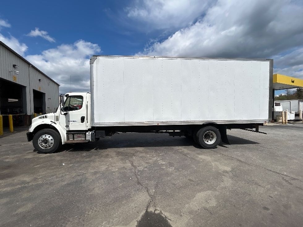 Medium Duty Box Truck-Light and Medium Duty Trucks-Freightliner-2021-M2-New Bedford-MA-100,569\n\t\tmiles-$ 52,000 - Image 4