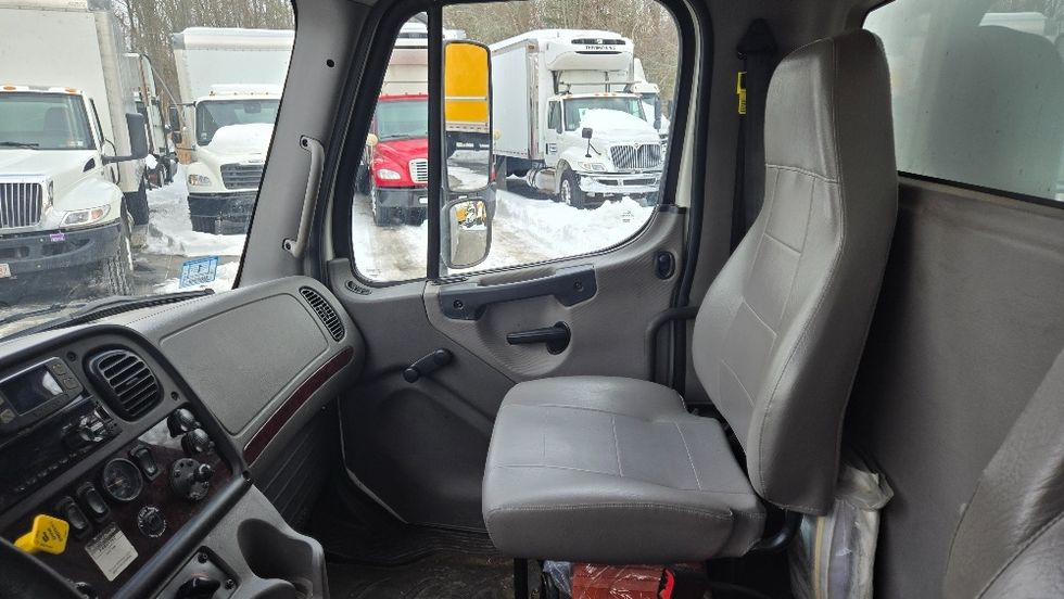 Medium Duty Box Truck-Light and Medium Duty Trucks-Freightliner-2021-M2-New Bedford-MA-117,768\n\t\tmiles-$ 60,000 - Image 13