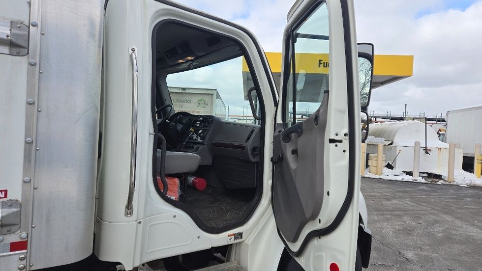 Medium Duty Box Truck-Light and Medium Duty Trucks-Freightliner-2021-M2-New Bedford-MA-117,768\n\t\tmiles-$ 60,000 - Image 14