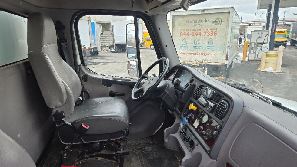 Medium Duty Box Truck-Light and Medium Duty Trucks-Freightliner-2021-M2-New Bedford-MA-117,768\n\t\tmiles-$ 60,000 - Image 16