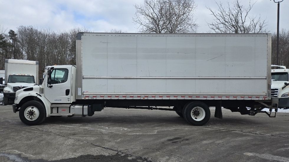 Medium Duty Box Truck-Light and Medium Duty Trucks-Freightliner-2021-M2-New Bedford-MA-117,768\n\t\tmiles-$ 60,000 - Image 4
