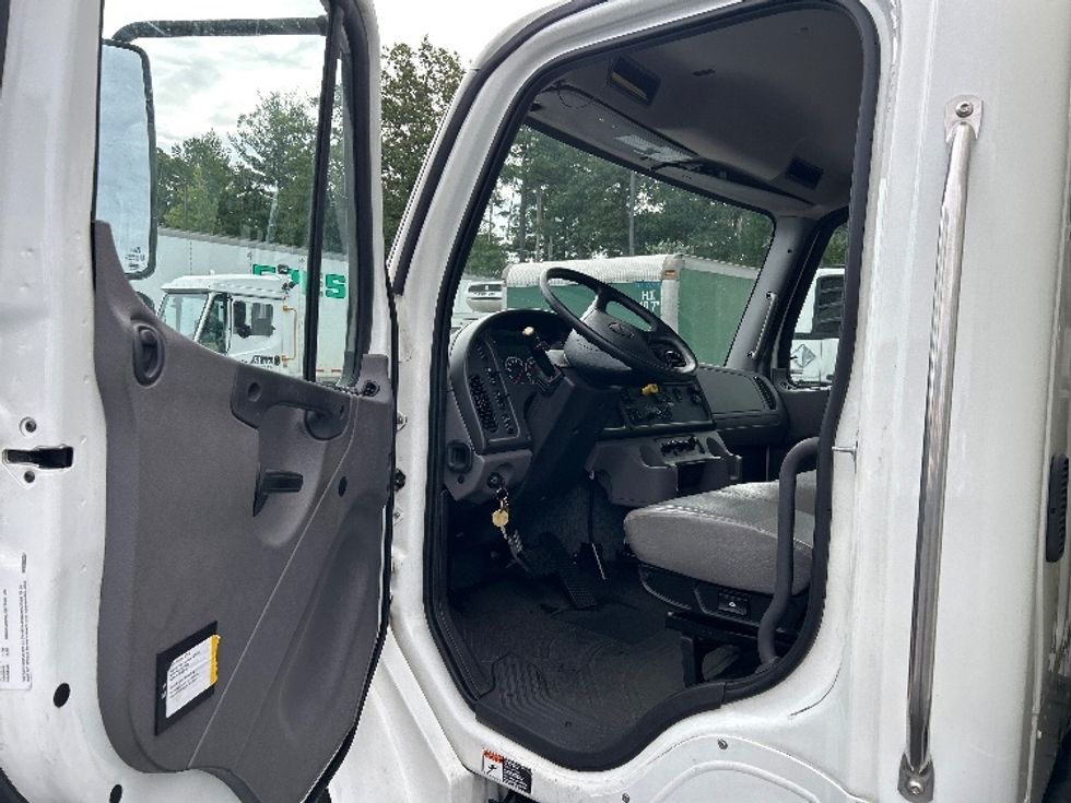 Medium Duty Box Truck-Light and Medium Duty Trucks-Freightliner-2021-M2-Norton-MA-13,479\n\t\tmiles-$ 75,750 - Image 14