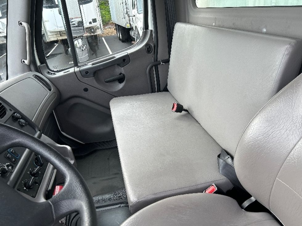 Medium Duty Box Truck-Light and Medium Duty Trucks-Freightliner-2021-M2-Norton-MA-13,479\n\t\tmiles-$ 75,750 - Image 17