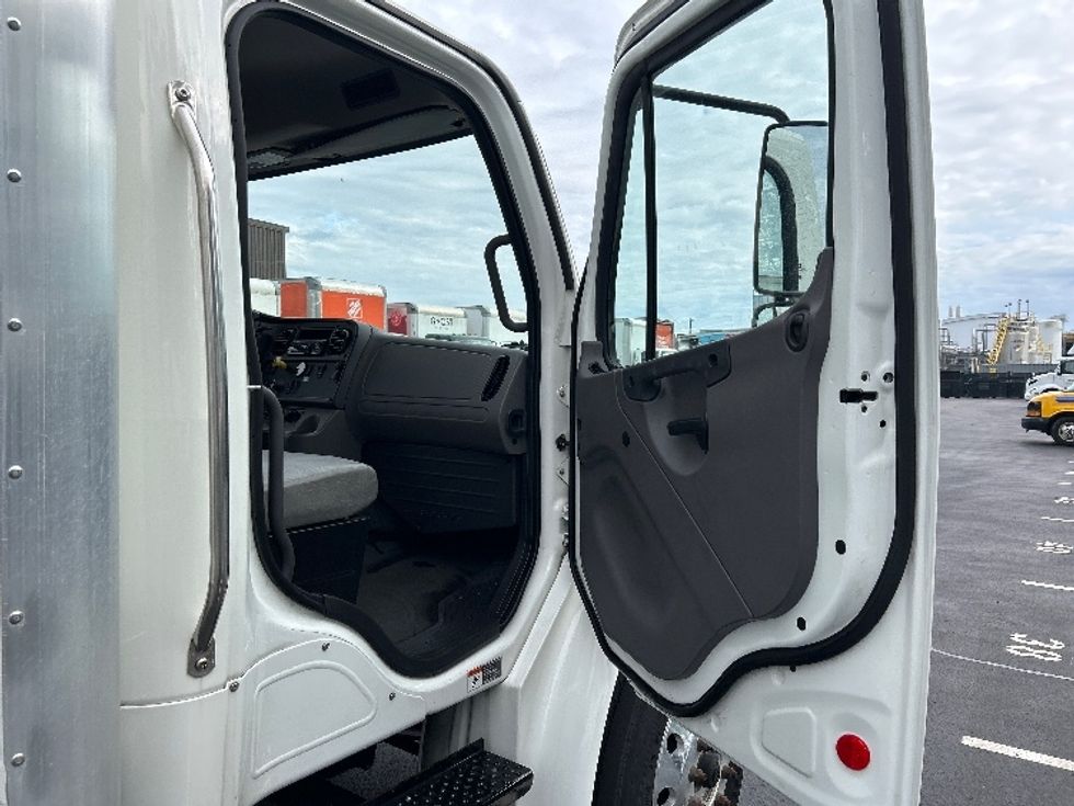 Medium Duty Box Truck-Light and Medium Duty Trucks-Freightliner-2021-M2-Norton-MA-13,479\n\t\tmiles-$ 75,750 - Image 18
