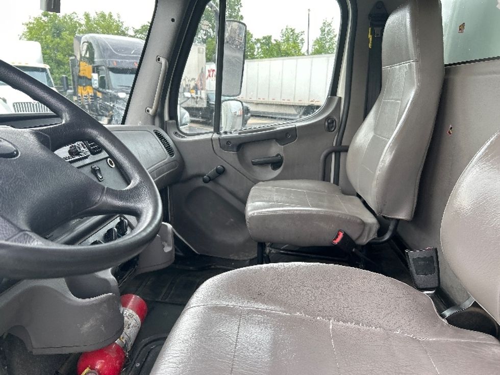 Medium Duty Box Truck-Light and Medium Duty Trucks-Freightliner-2021-M2-Obetz-OH-123,106\n\t\tmiles-$ 59,000 - Image 19