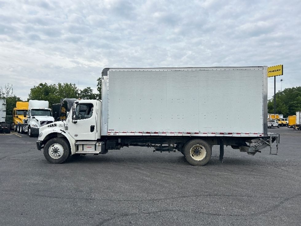 Medium Duty Box Truck-Light and Medium Duty Trucks-Freightliner-2021-M2-Obetz-OH-123,106\n\t\tmiles-$ 59,000 - Image 4