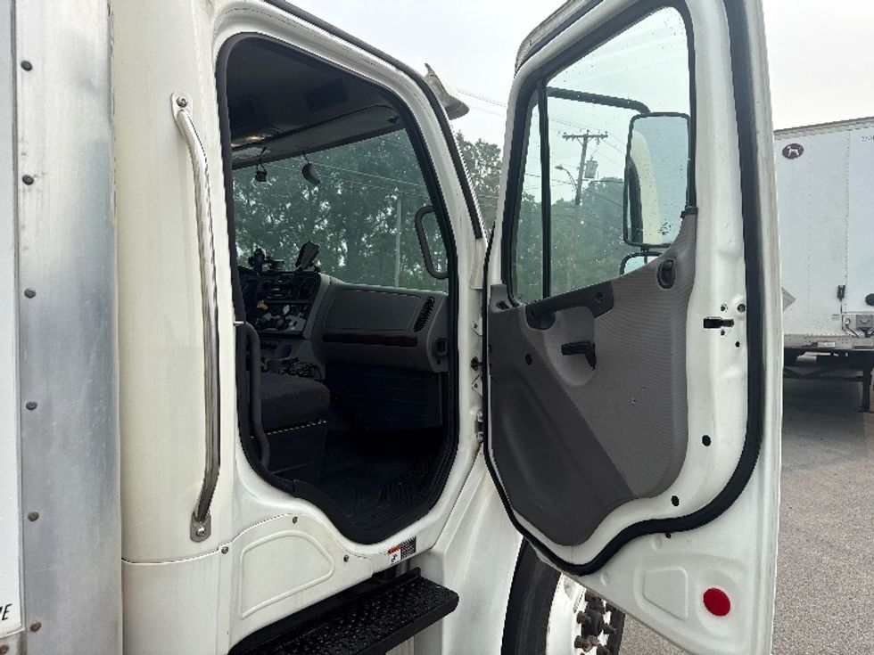 Medium Duty Box Truck-Light and Medium Duty Trucks-Freightliner-2021-M2-Obetz-OH-240,650\n\t\tmiles-$ 40,000 - Image 20