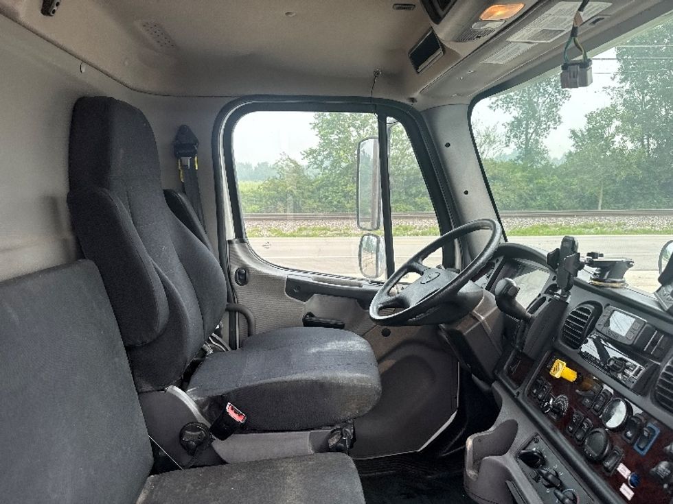 Medium Duty Box Truck-Light and Medium Duty Trucks-Freightliner-2021-M2-Obetz-OH-240,650\n\t\tmiles-$ 40,000 - Image 22