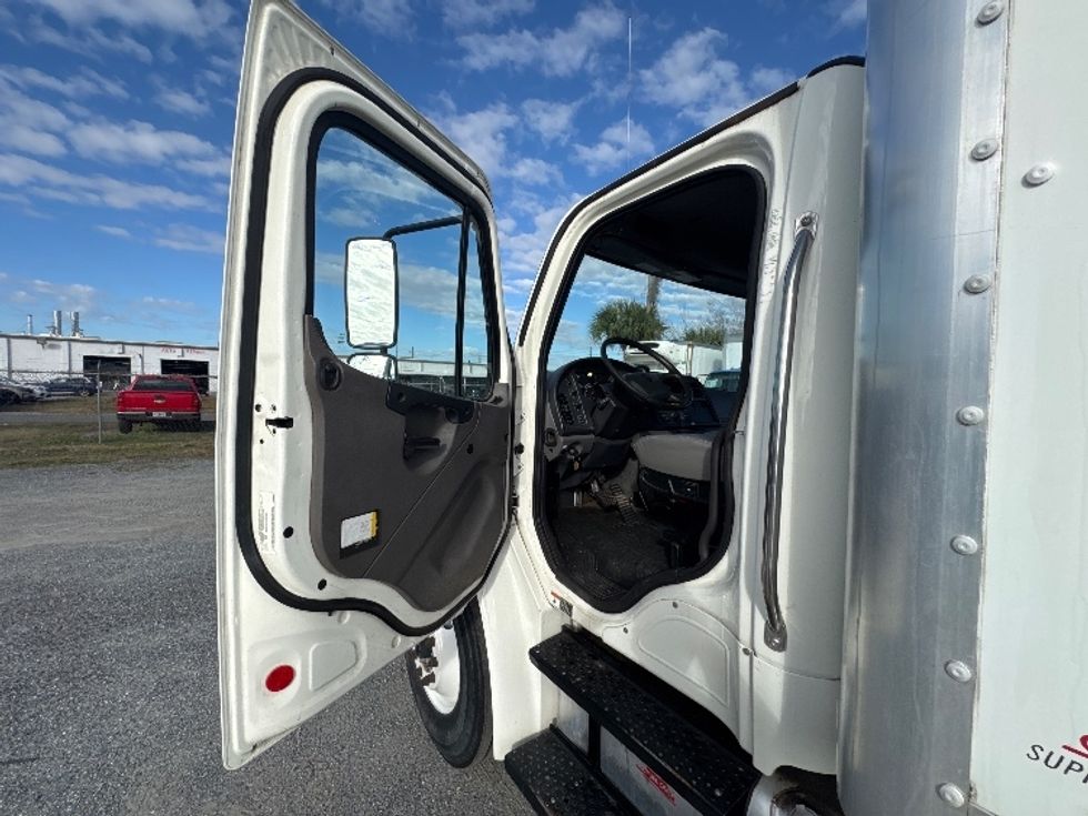 Medium Duty Box Truck-Light and Medium Duty Trucks-Freightliner-2021-M2-Ocala-FL-177,677\n\t\tmiles-$ 59,000 - Image 16
