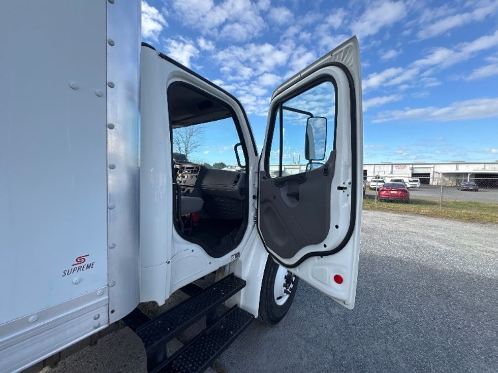 Medium Duty Box Truck-Light and Medium Duty Trucks-Freightliner-2021-M2-Ocala-FL-177,677\n\t\tmiles-$ 59,000 - Image 20