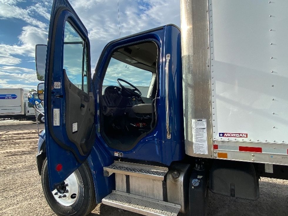 Medium Duty Box Truck-Light and Medium Duty Trucks-Freightliner-2021-M2-Ocala-FL-186,335\n\t\tmiles-$ 52,250 - Image 16