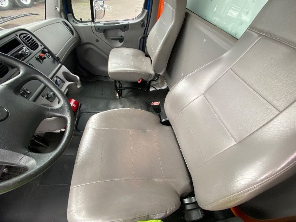 Medium Duty Box Truck-Light and Medium Duty Trucks-Freightliner-2021-M2-Ocala-FL-186,335\n\t\tmiles-$ 52,250 - Image 18