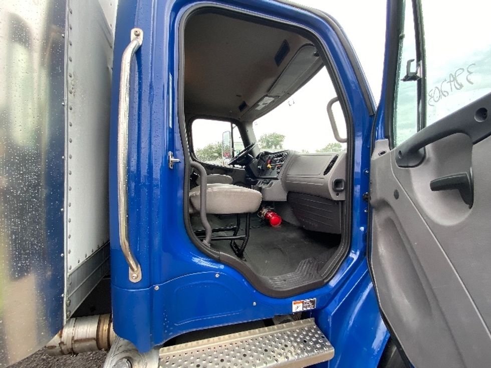 Medium Duty Box Truck-Light and Medium Duty Trucks-Freightliner-2021-M2-Ocala-FL-186,335\n\t\tmiles-$ 52,250 - Image 19