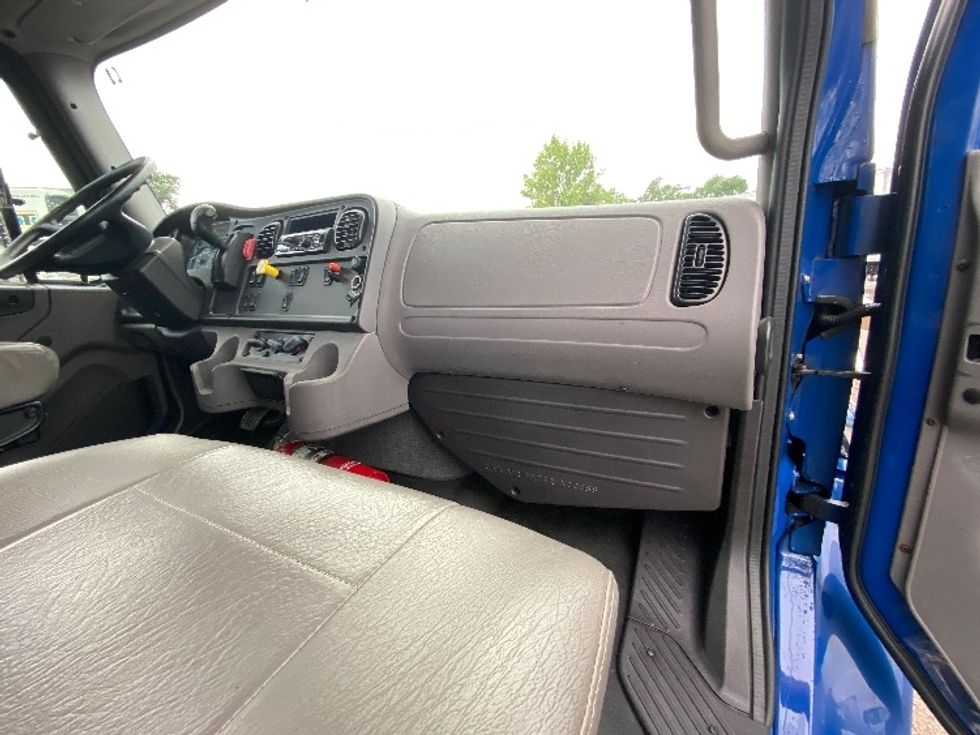 Medium Duty Box Truck-Light and Medium Duty Trucks-Freightliner-2021-M2-Ocala-FL-186,335\n\t\tmiles-$ 52,250 - Image 20
