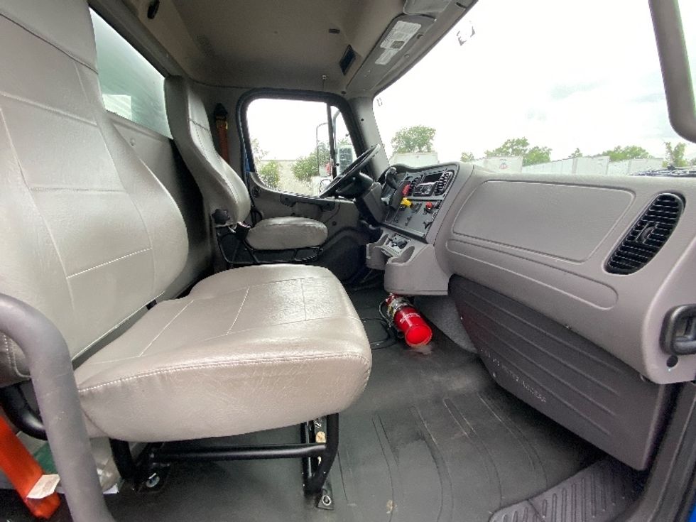 Medium Duty Box Truck-Light and Medium Duty Trucks-Freightliner-2021-M2-Ocala-FL-186,335\n\t\tmiles-$ 52,250 - Image 21