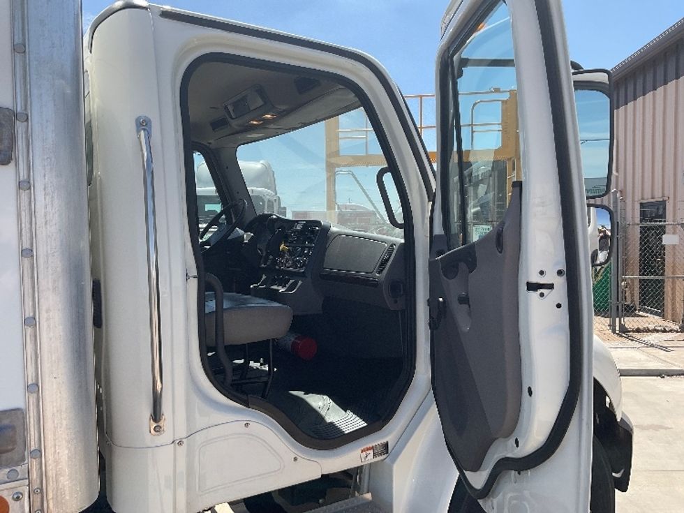 2021 Freightliner M2 106 Medium Duty photo 15