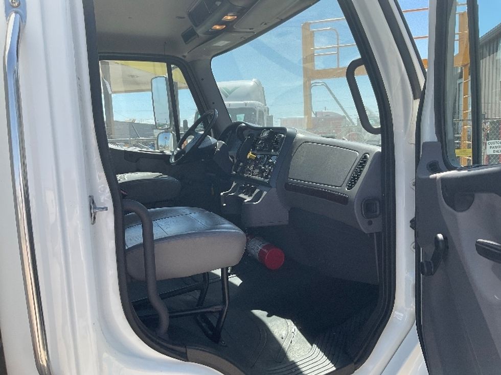 2021 Freightliner M2 106 Medium Duty photo 17
