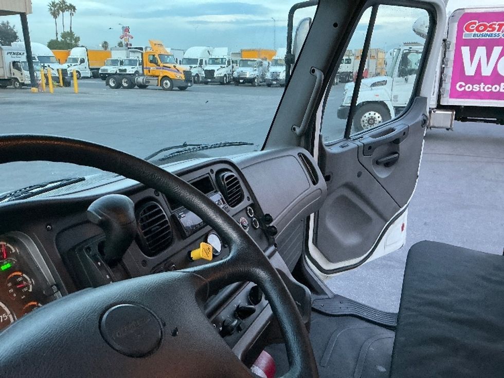 Medium Duty Box Truck-Light and Medium Duty Trucks-Freightliner-2021-M2-Ontario-CA-99,495\n\t\tmiles-$ 73,500 - Image 17