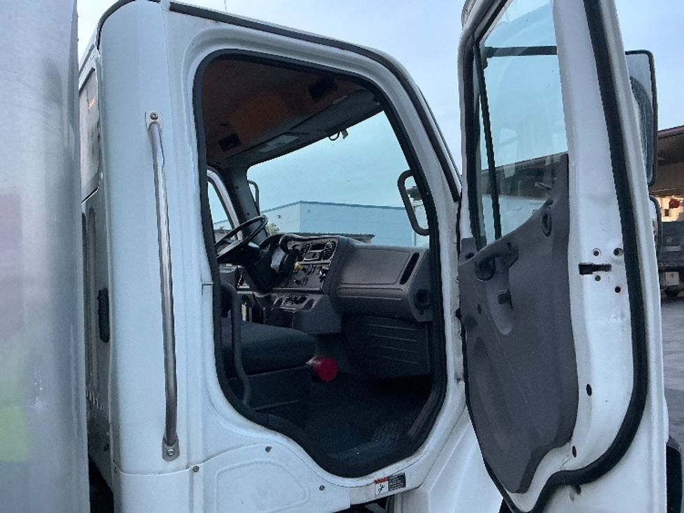 Medium Duty Box Truck-Light and Medium Duty Trucks-Freightliner-2021-M2-Ontario-CA-99,495\n\t\tmiles-$ 73,500 - Image 20