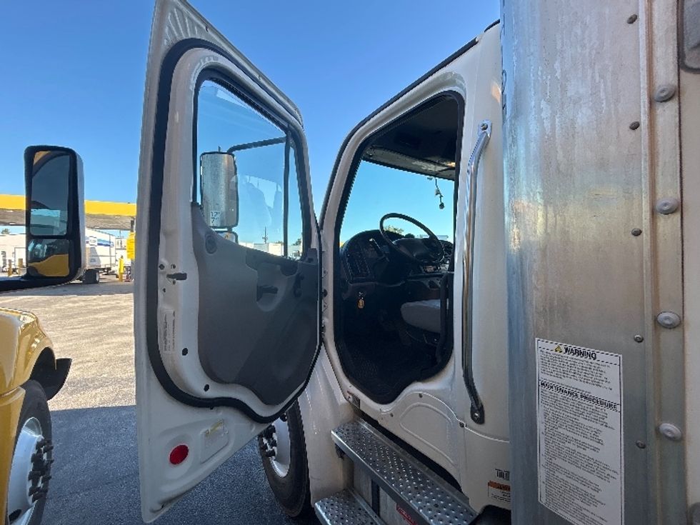 Medium Duty Box Truck-Light and Medium Duty Trucks-Freightliner-2021-M2-Orlando-FL-212,785\n\t\tmiles-$ 52,500 - Image 15