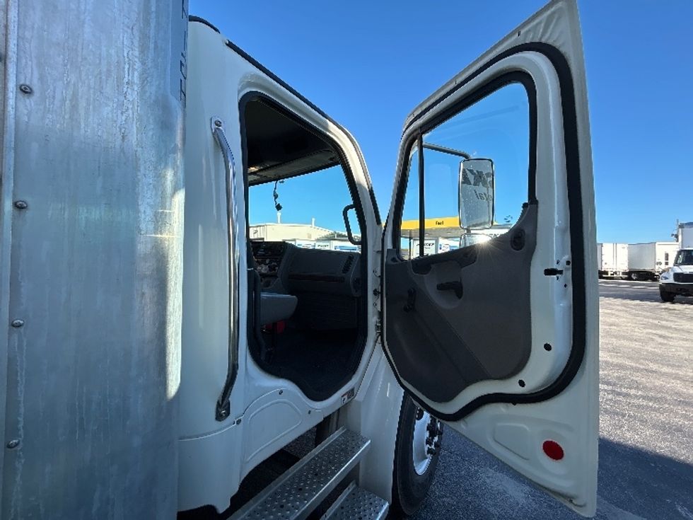 Medium Duty Box Truck-Light and Medium Duty Trucks-Freightliner-2021-M2-Orlando-FL-212,785\n\t\tmiles-$ 52,500 - Image 19