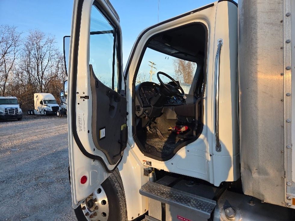 Medium Duty Box Truck-Light and Medium Duty Trucks-Freightliner-2021-M2-Parkersburg-WV-320,340\n\t\tmiles-$ 30,000 - Image 16