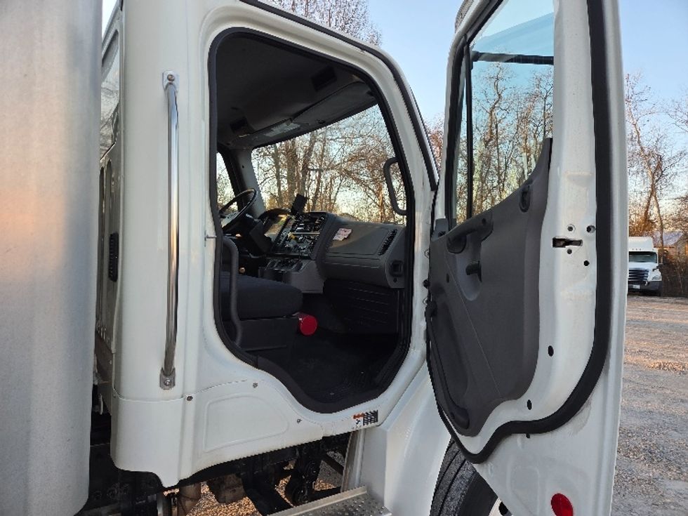 Medium Duty Box Truck-Light and Medium Duty Trucks-Freightliner-2021-M2-Parkersburg-WV-320,340\n\t\tmiles-$ 30,000 - Image 19