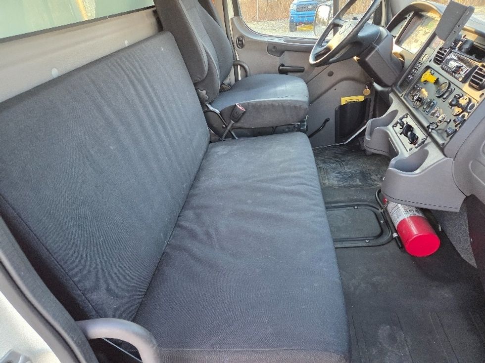 Medium Duty Box Truck-Light and Medium Duty Trucks-Freightliner-2021-M2-Parkersburg-WV-320,340\n\t\tmiles-$ 30,000 - Image 21