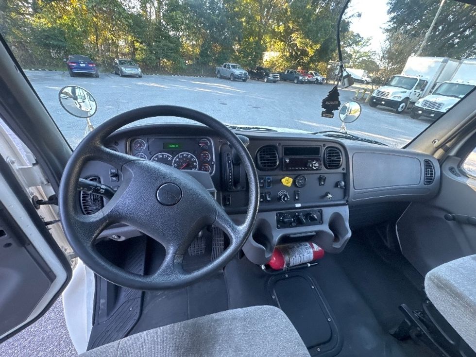 Medium Duty Box Truck-Light and Medium Duty Trucks-Freightliner-2021-M2-Pensacola-FL-71,317\n\t\tmiles-$ 82,500 - Image 18