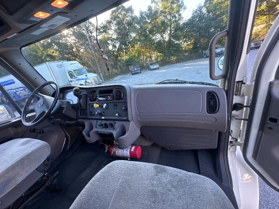 Medium Duty Box Truck-Light and Medium Duty Trucks-Freightliner-2021-M2-Pensacola-FL-71,317\n\t\tmiles-$ 82,500 - Image 21