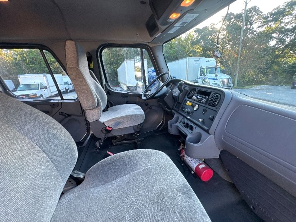 Medium Duty Box Truck-Light and Medium Duty Trucks-Freightliner-2021-M2-Pensacola-FL-71,317\n\t\tmiles-$ 82,500 - Image 22