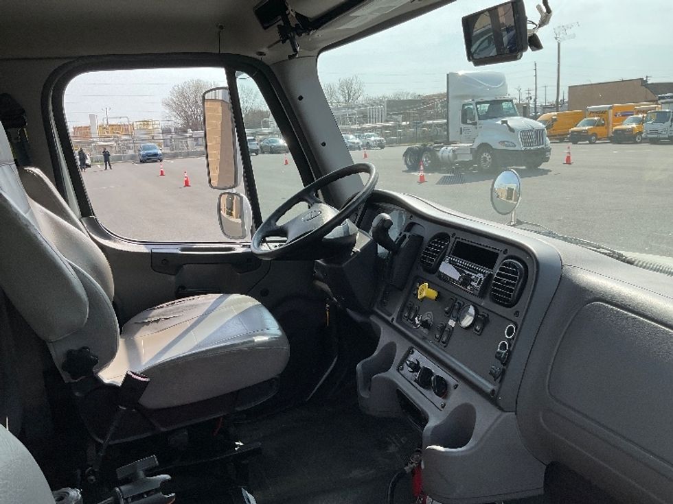 Medium Duty Box Truck-Light and Medium Duty Trucks-Freightliner-2021-M2-Philadelphia-PA-230,926\n\t\tmiles-$ 30,000 - Image 22
