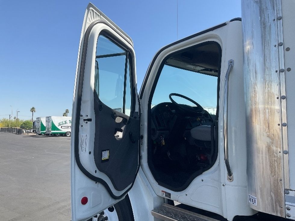 Medium Duty Box Truck-Light and Medium Duty Trucks-Freightliner-2021-M2-Phoenix-AZ-123,434\n\t\tmiles-$ 70,250 - Image 16