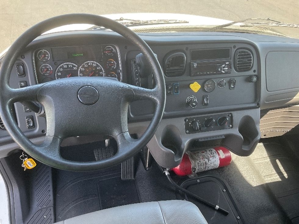 Medium Duty Box Truck-Light and Medium Duty Trucks-Freightliner-2021-M2-Phoenix-AZ-123,434\n\t\tmiles-$ 70,250 - Image 18