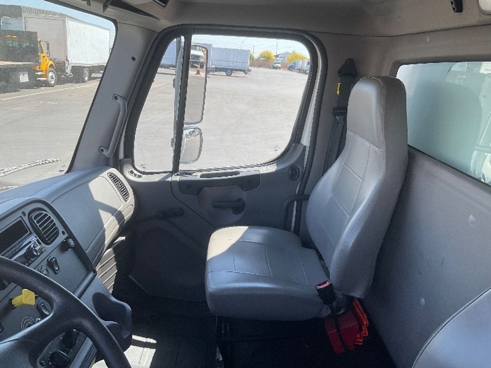 Medium Duty Box Truck-Light and Medium Duty Trucks-Freightliner-2021-M2-Phoenix-AZ-123,434\n\t\tmiles-$ 70,250 - Image 19