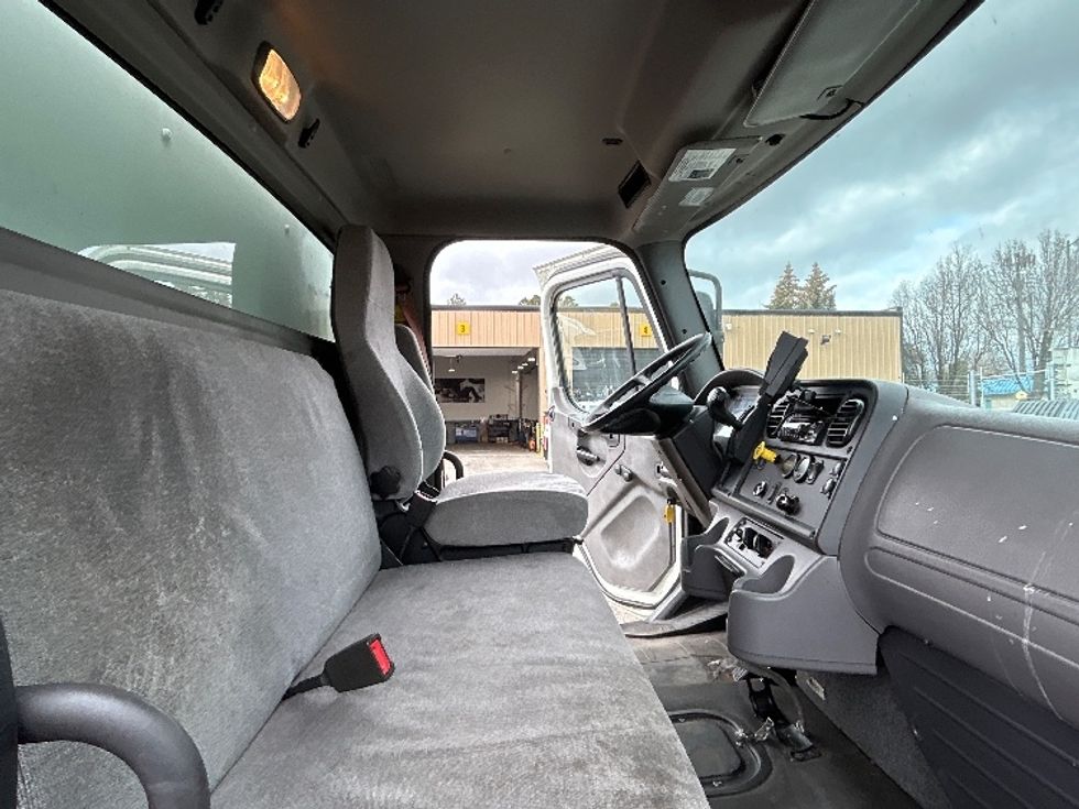 Medium Duty Box Truck-Light and Medium Duty Trucks-Freightliner-2021-M2-Phoenix-AZ-140,265\n\t\tmiles-$ 65,000 - Image 19