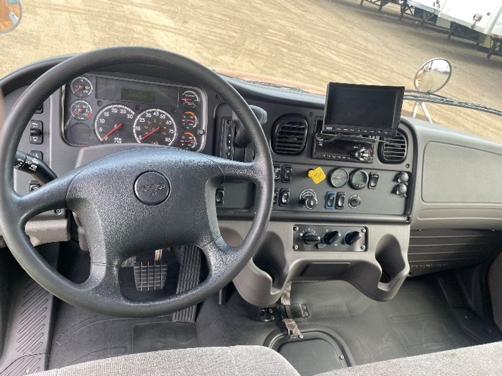 Medium Duty Box Truck-Light and Medium Duty Trucks-Freightliner-2021-M2-Phoenix-AZ-185,395\n\t\tmiles-$ 63,000 - Image 18
