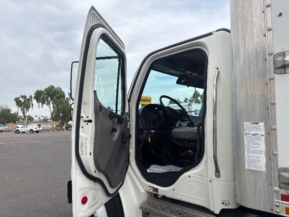Medium Duty Box Truck-Light and Medium Duty Trucks-Freightliner-2021-M2-Phoenix-AZ-206,100\n\t\tmiles-$ 60,500 - Image 15